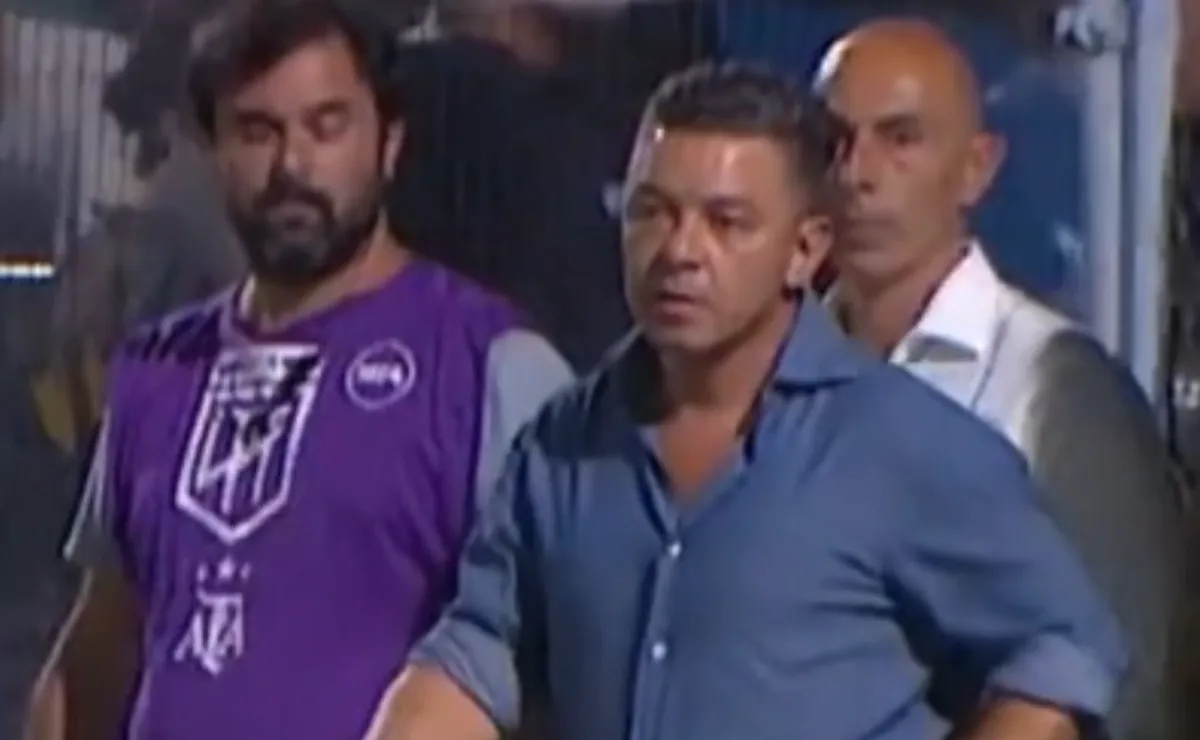 Gallardo fastidioso en el entretiempo.