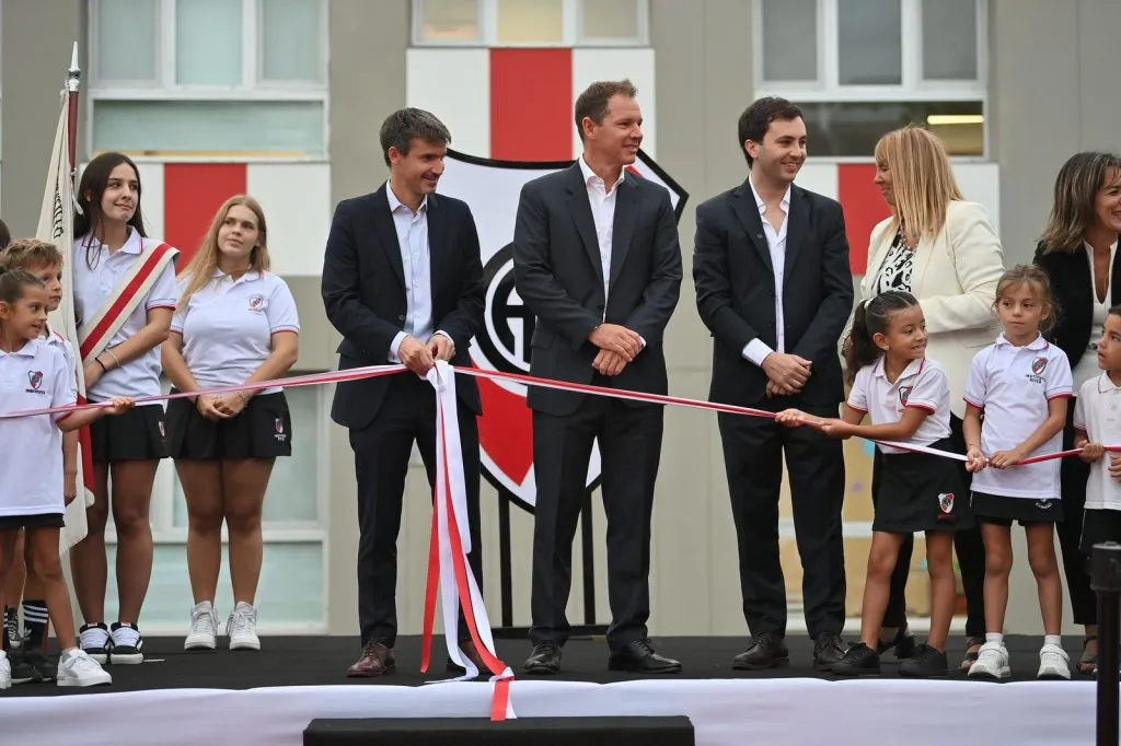 Jorge Brito en la ceremonia de apertura del nuevo Colegio River.