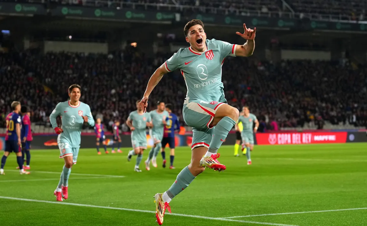BARCELONA, SPAIN - FEBRUARY 25: Julian Alvarez of Atletico de Madrid celebrates scoring his team's first goal during the Copa del Rey Semi Final match between FC Barcelona and Atletico de Madrid at Estadi Olimpic Lluis Companys on February 25, 2025 in Barcelona, Spain. (Photo by Alex Caparros/Getty Images)
