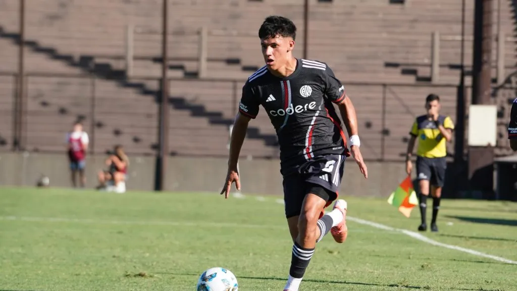 Juan Cruz Meza se entrenó con la Primera de River este lunes. (Prensa River)