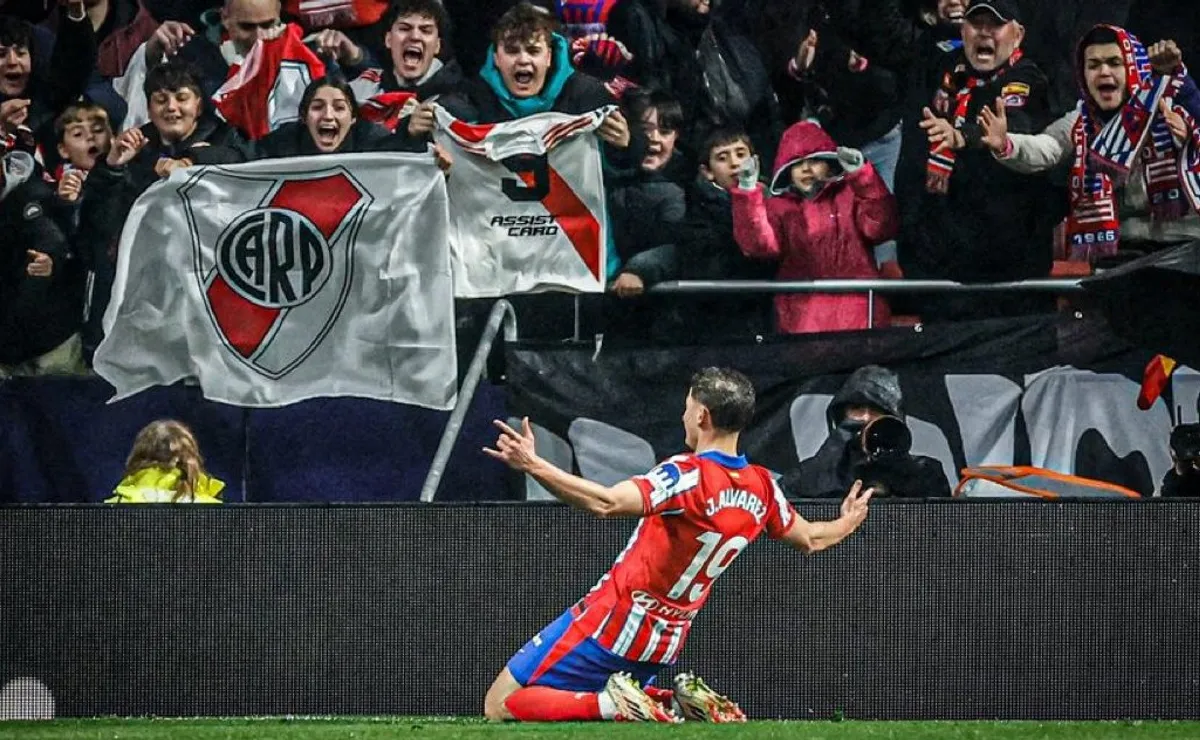 Julián Álvarez celebra el gol del Atlético Madrid