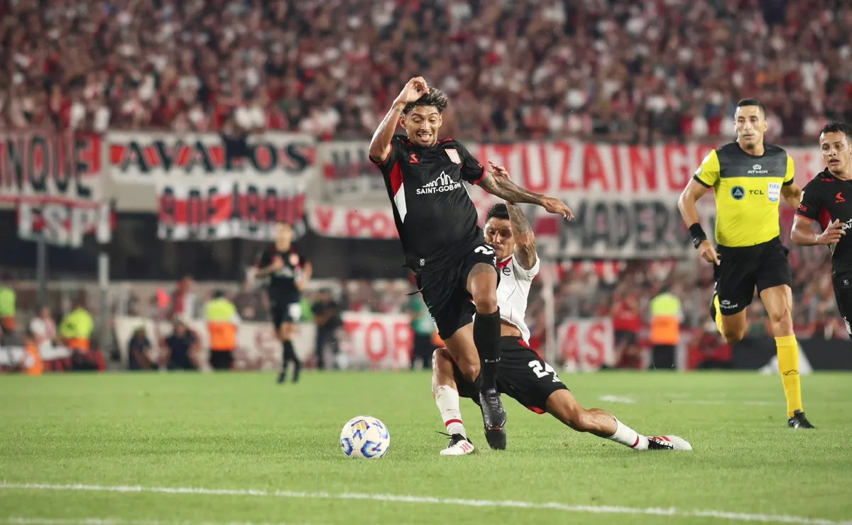 Así fue la expulsión de Enzo Pérez ante Estudiantes.
