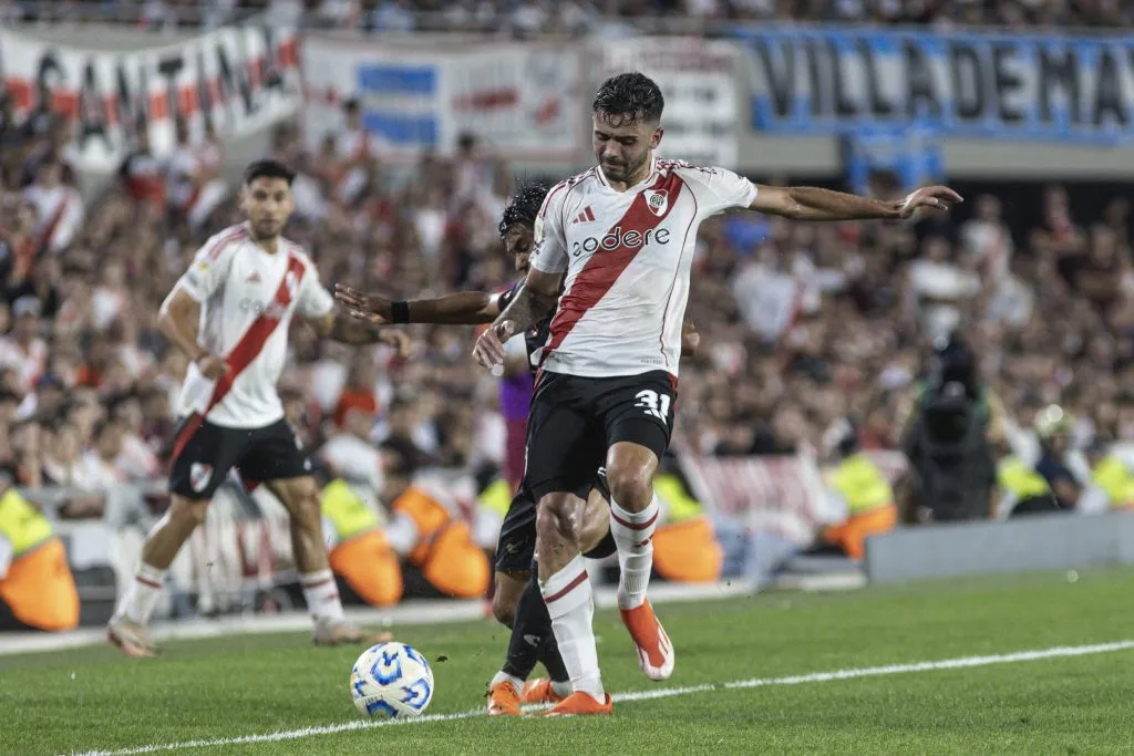 Santiago Simón, el volante clave para Gallardo que no levanta vuelo.