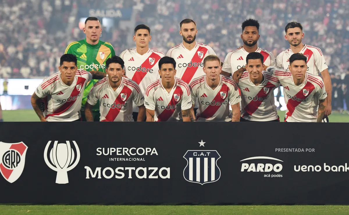 Los once titulares de River ante Talleres.