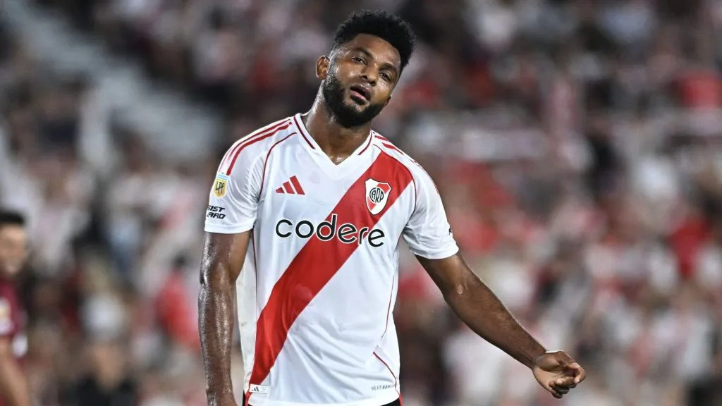 Borja vuelve al banco de suplentes.