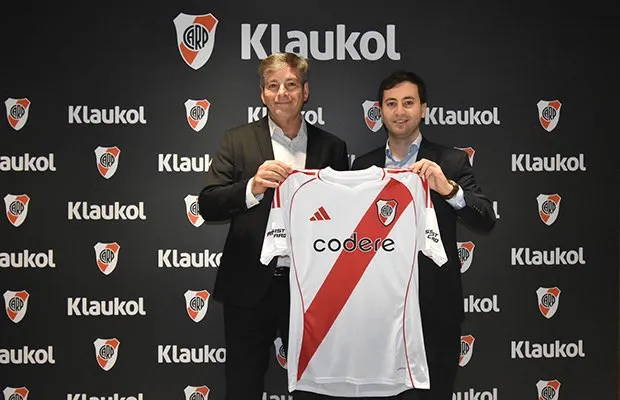 Stefano Di Carlo en el acuerdo de River con Klaukol.
