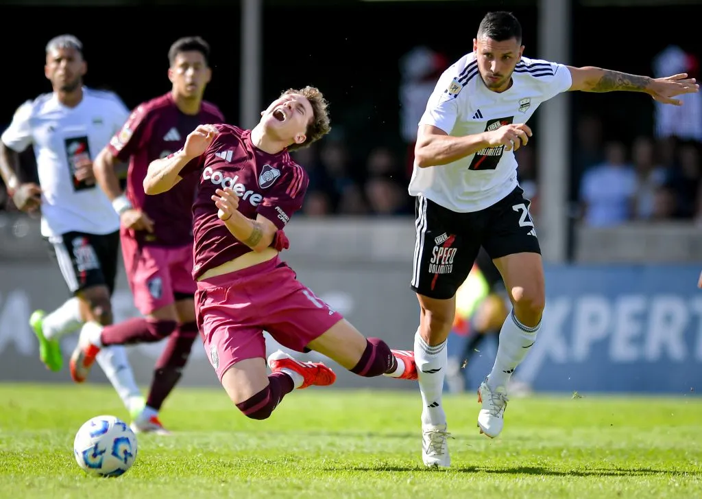 Colidio pidió el cambio ante Riestra. (Getty)