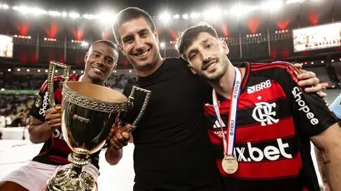 De La Cruz gritó campeón en Brasil con el Flamengo.