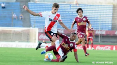 La última vez que jugaron River y Universitario fue en 2015, aunque de forma oficial en 1970.