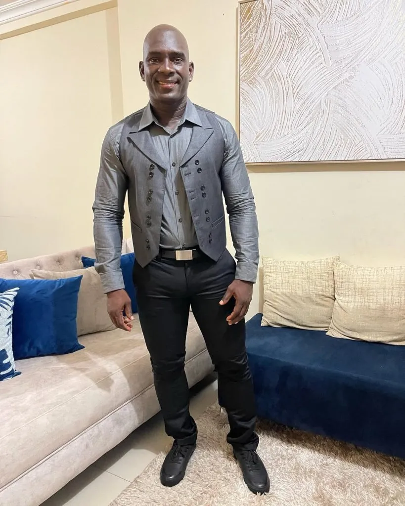 Sonrisa y elegancia para el entrenador del Barcelona de Guayaquil.