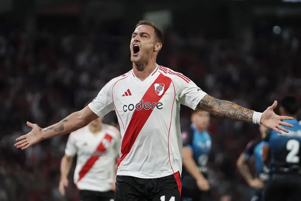 González Pirez festejó un nuevo gol en el Madre de Ciudades. (Getty)
