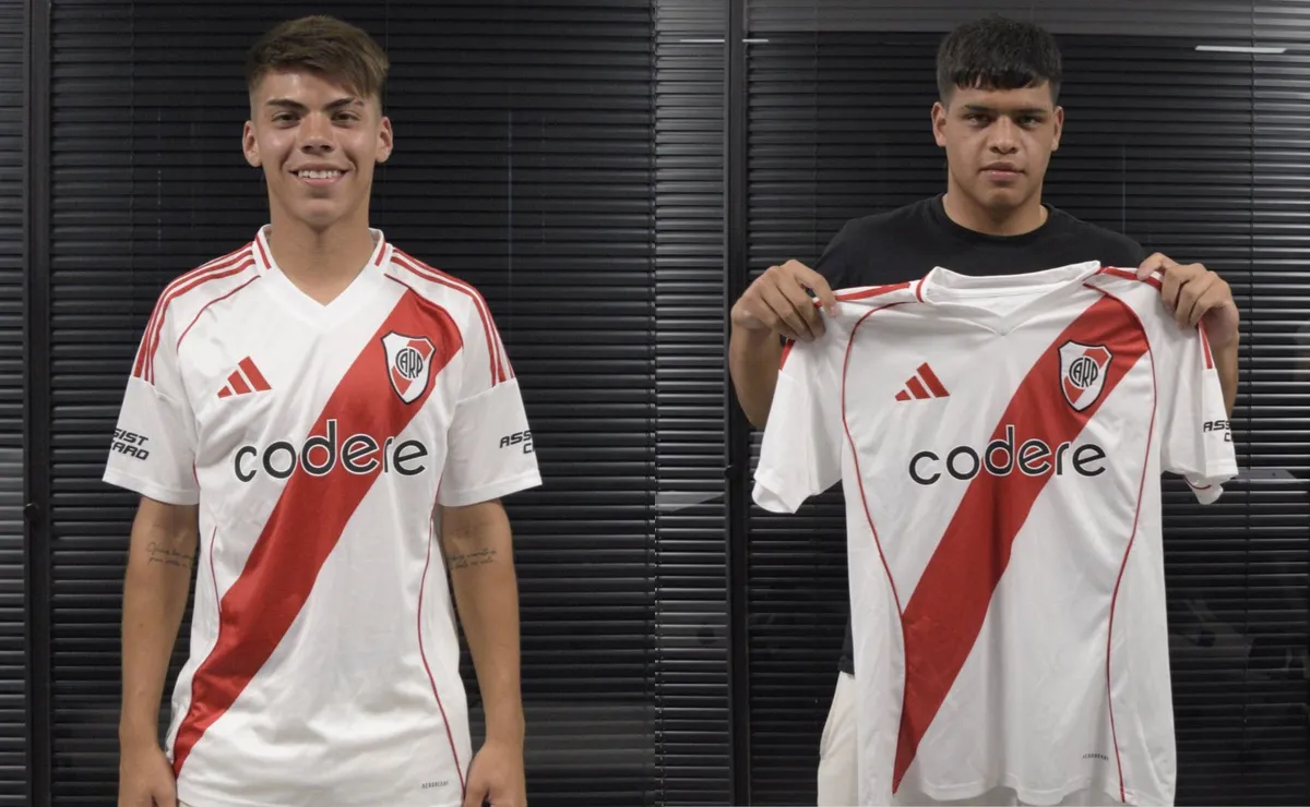 Los juveniles que firmaron su contrato.