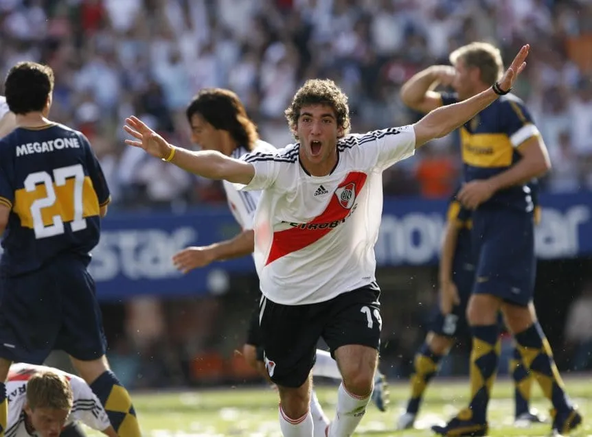 En octubre del 2006 River venció 3-1 a Boca con un doblete de un joven Higuaín.