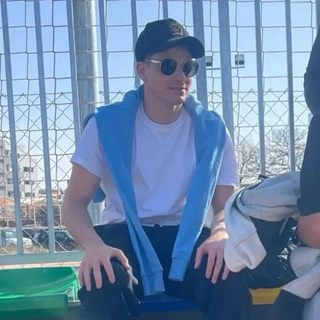 Un hincha más. Cuando el calendario se lo permite, Julián Álvarez va a ver jugar a sus hermanos en el Club Argentino de Fútbol.