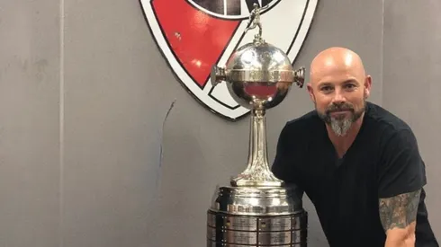 Adrián Varela, ex dirigente de River en la gestión de Rodolfo Donofrio. Se fue a vivir a España y fundó el Club Argentino de Fútbol, donde juegan Rafael y Agustín Álvarez, hermanos de Julián.