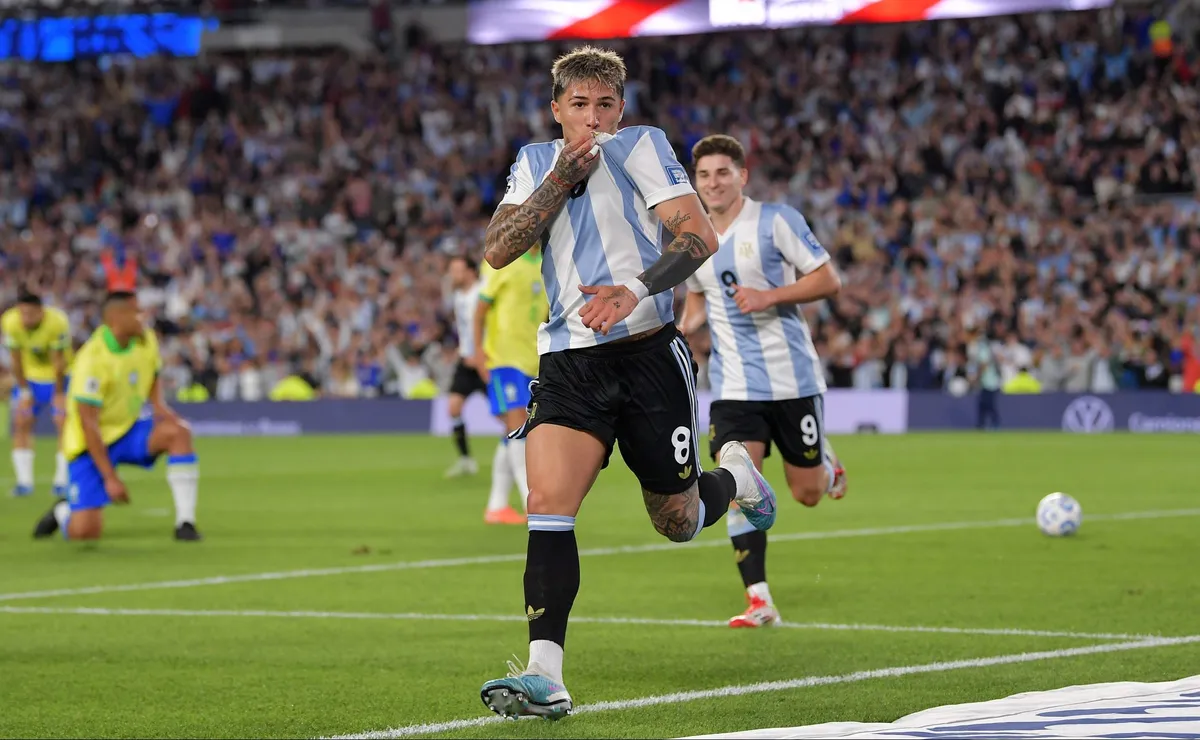 Argentina se floreó en el Monumental y Enzo marcó el segundo tanto de la noche. Foto: Getty.