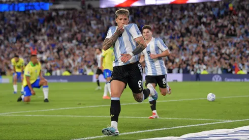 Argentina se floreó en el Monumental y Enzo marcó el segundo tanto de la noche. Foto: Getty.