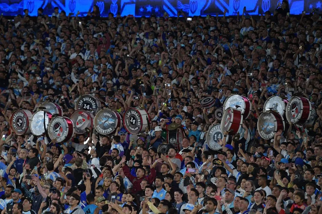 Los bombos de Los Borrachos del Tablón en el Monumental. (Getty Images)