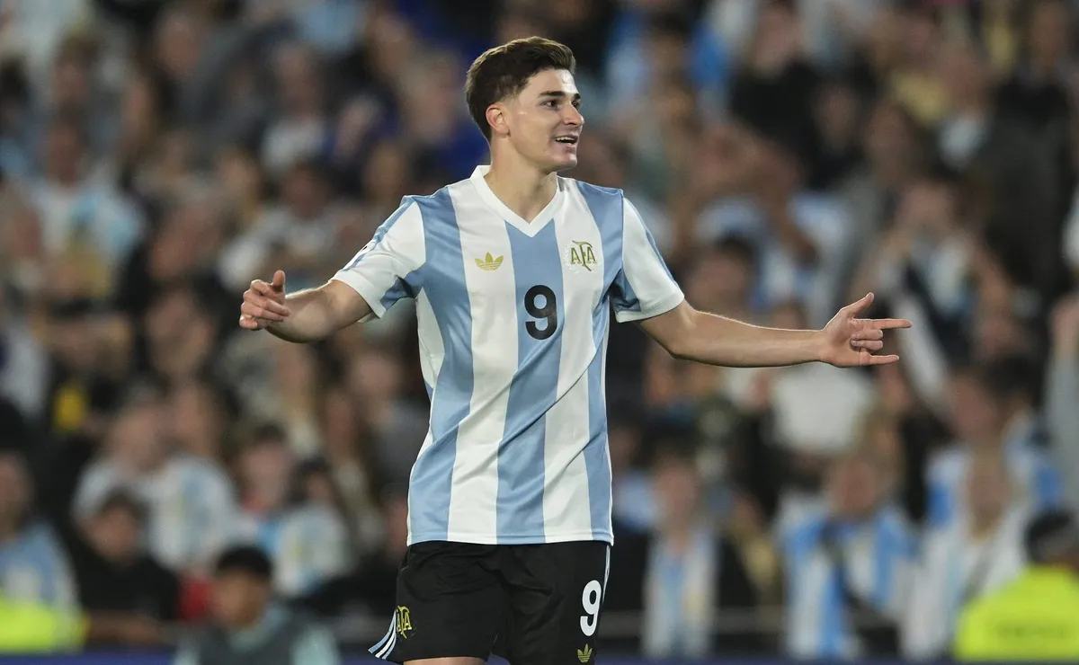 Julián festeja el primero de Argentina con dedicatoria a Lautaro Martínez. Foto: Getty.