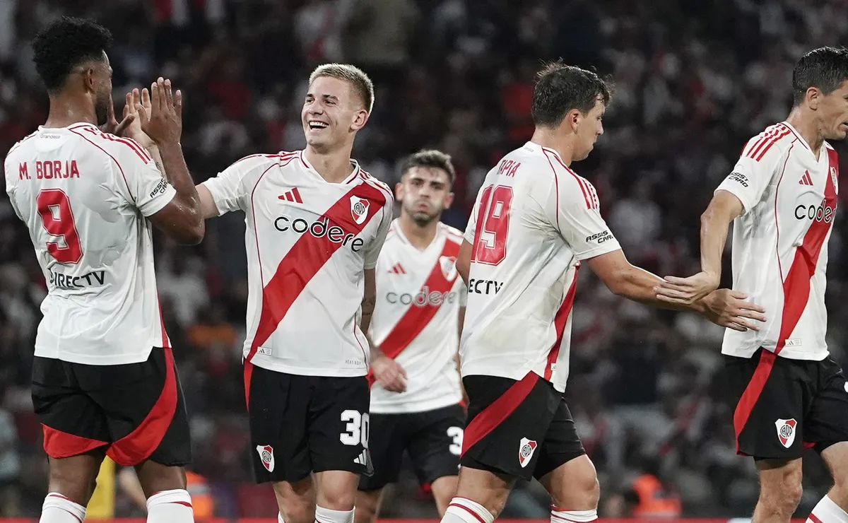 Los jugadores de River, a puro festejo.