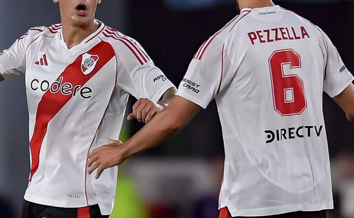 Con qué camiseta jugará River ante Universitario.