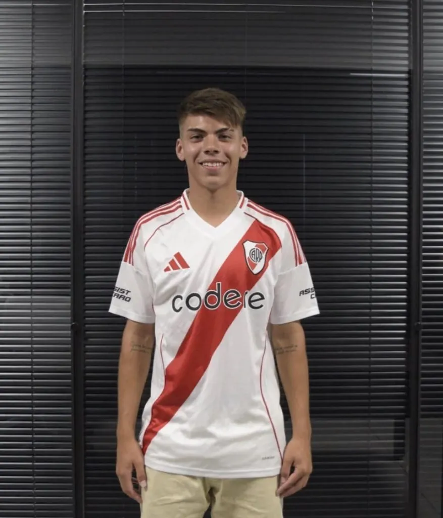 Santiago Espíndola es una de las máximas promesas de River.