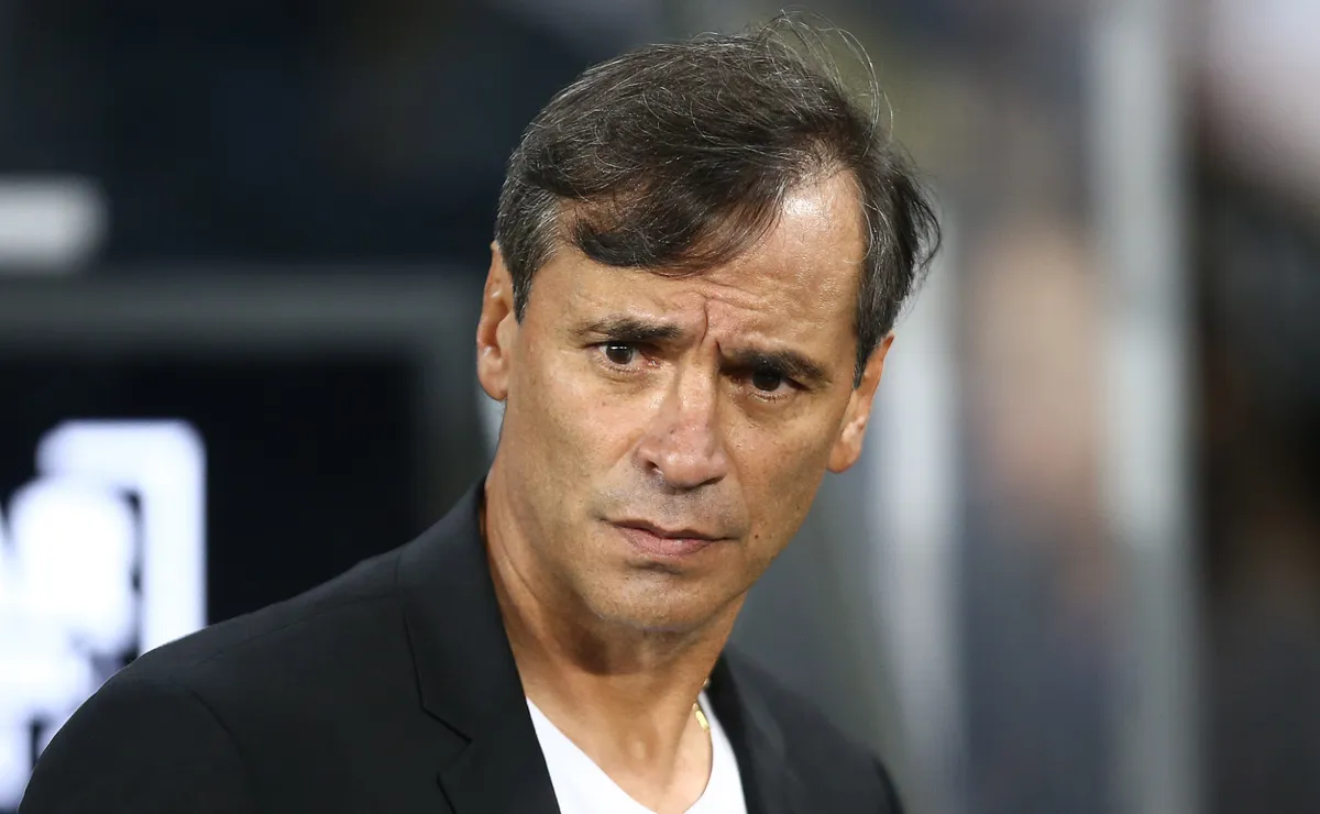 Bustos, DT de Universitario, no quedó contento con el arbitraje.