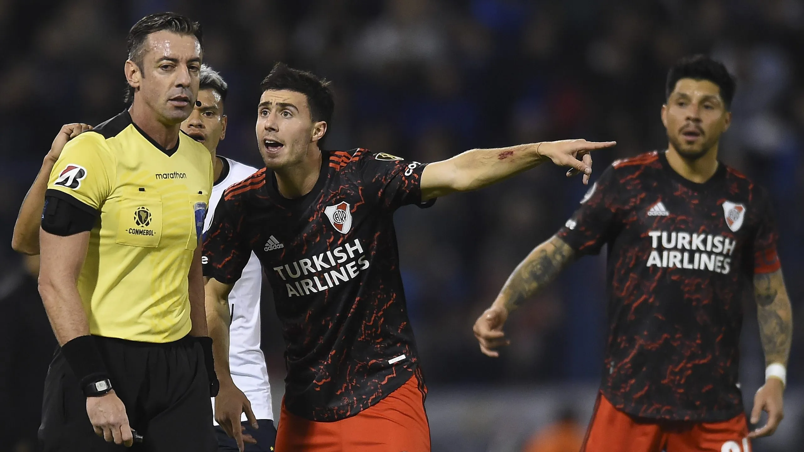 Raphael Claus dirigiendo a River en la Libertadores 2022. (Getty Images)