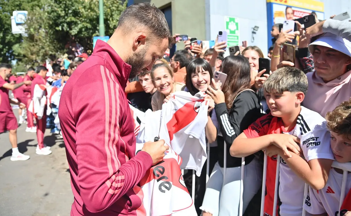 El recibimiento de la gente a los jugadores.