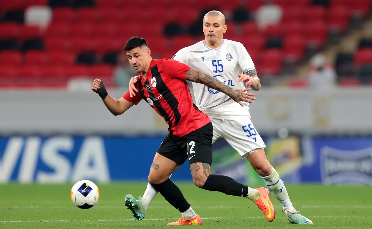 Adam Bareiro volvió a River tras su paso por Qatar.