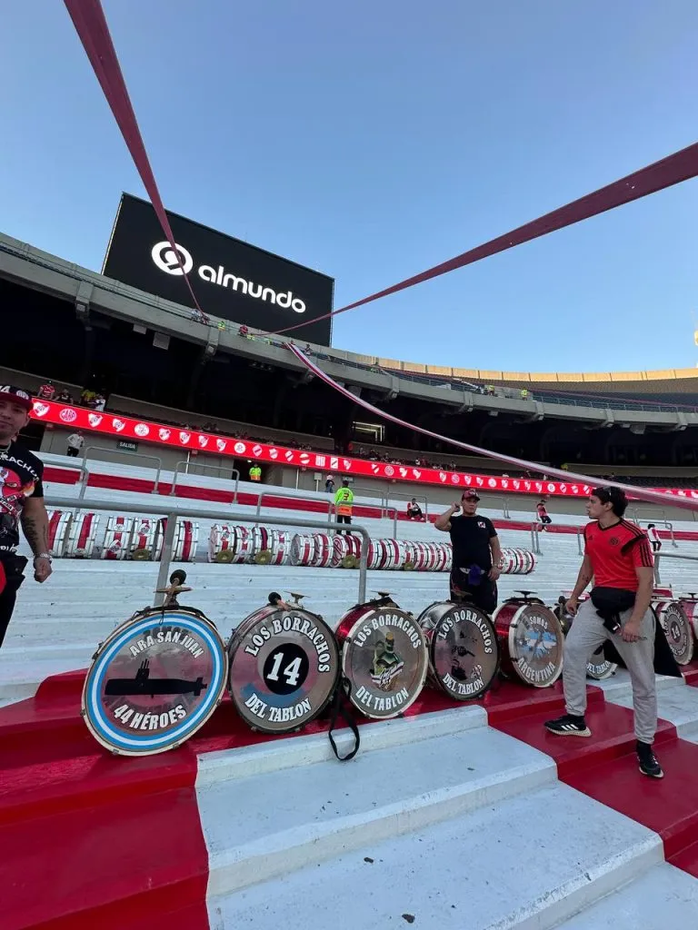 Bombos y tirantes listos en la Sívori baja inferior. (Foto: LPM).
