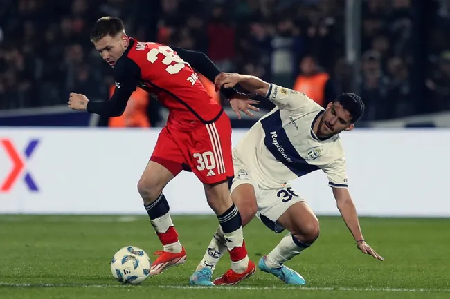 Mastantuono en el último partido de River frente a Gimnasia en el bosque. (Getty Images)