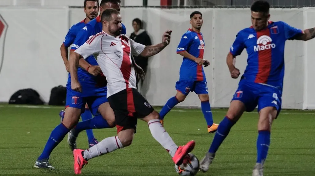Mora la rompe en el Senior de River.