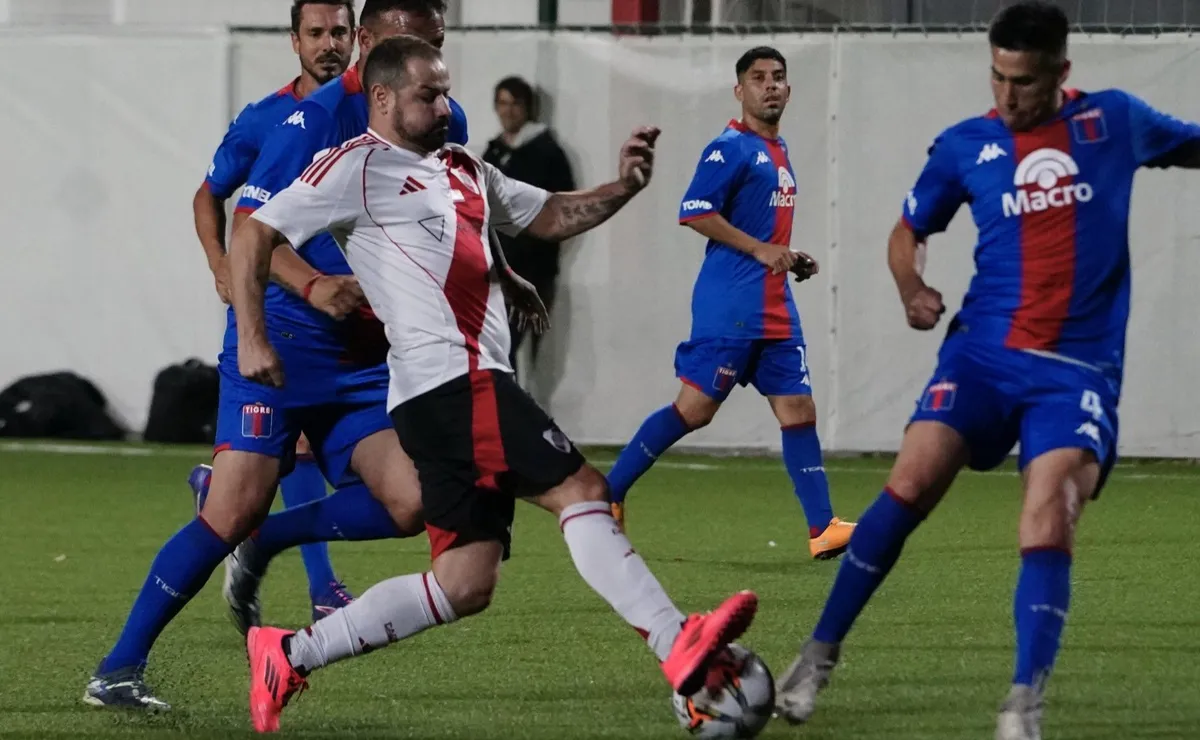 Mora la rompe en el Senior de River.