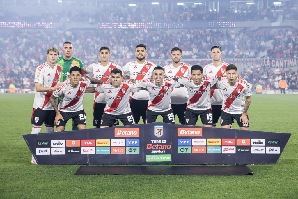 Salvo Pezzella por Paulo Díaz, el Muñeco repite el mismo equipo del domingo vs. Talleres. (LPM / Diego Haliasz)