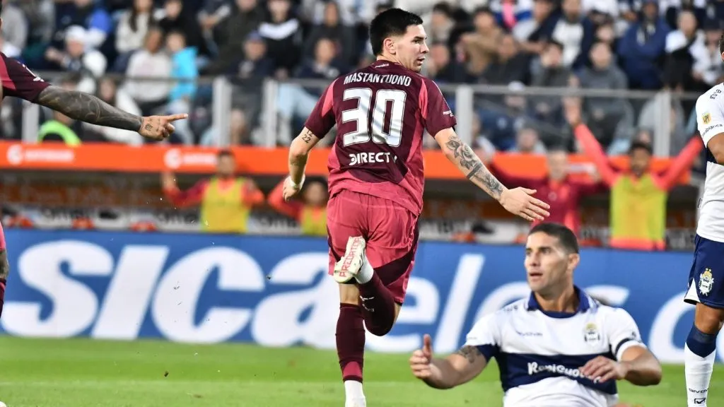 Mastantuono metió un gol a lo Messi vs. Gimnasia.