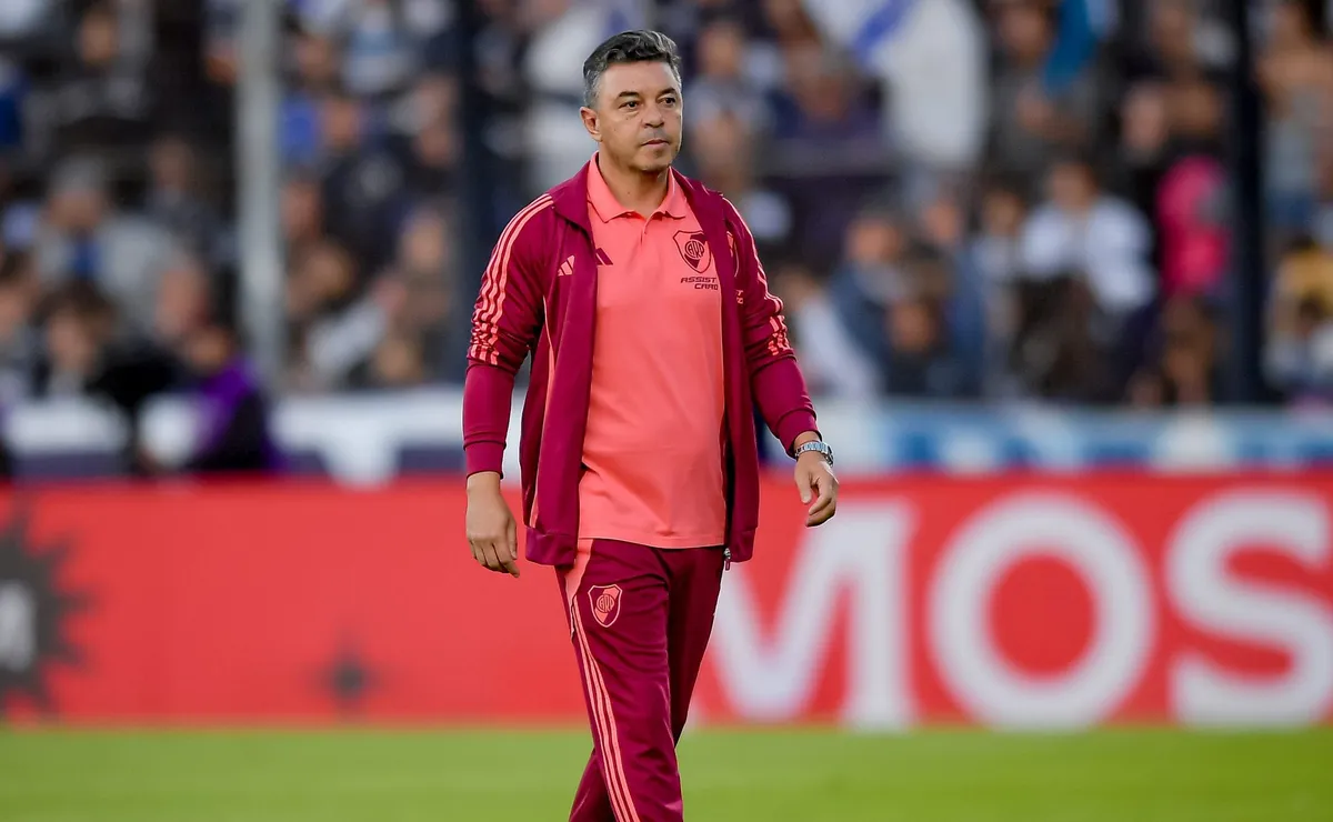 Gallardo planea el once de River.