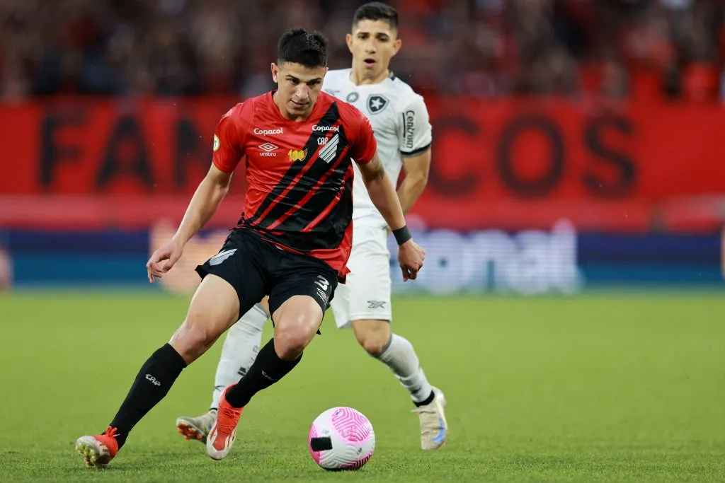 Esquivel podría optar por una salida de Paranaense. (Getty)