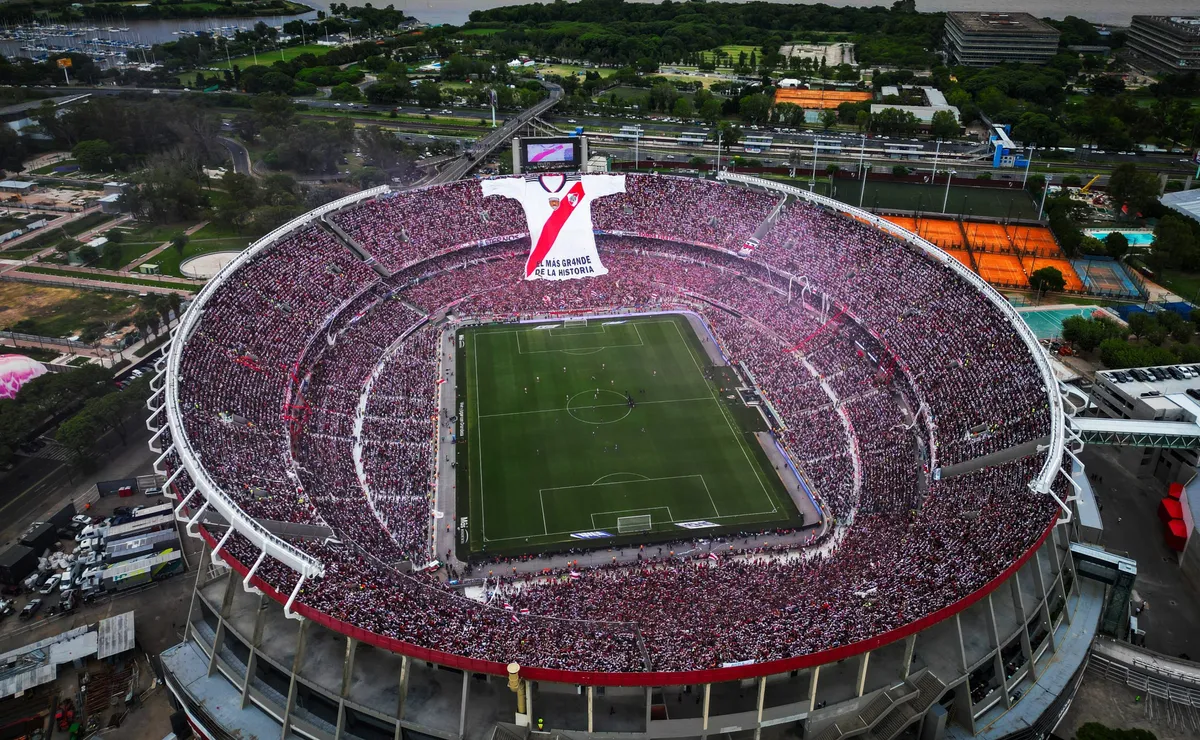 El sueño del pibe: ¿Te animás a patear desde mitad de cancha o sacarte una foto en el Monumental?