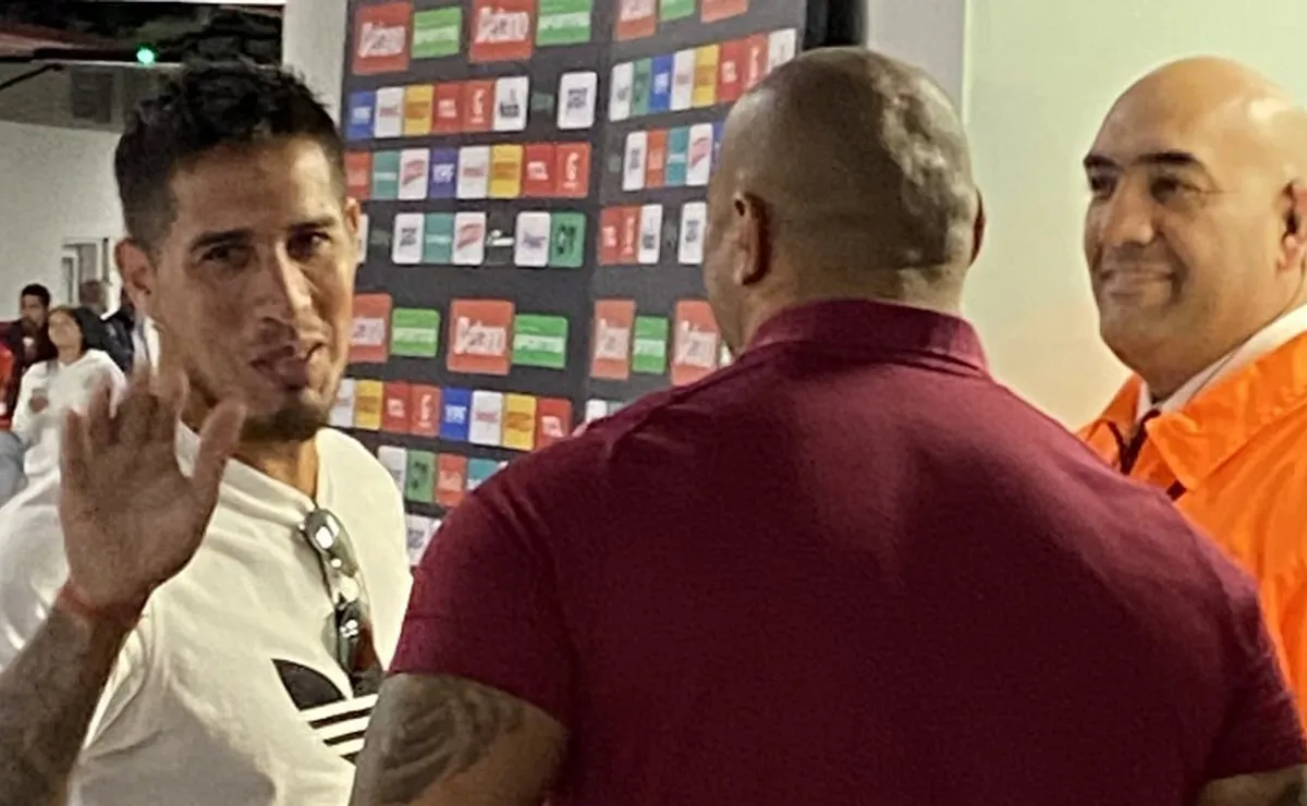 Jonatan Maidana visitó al plantel.