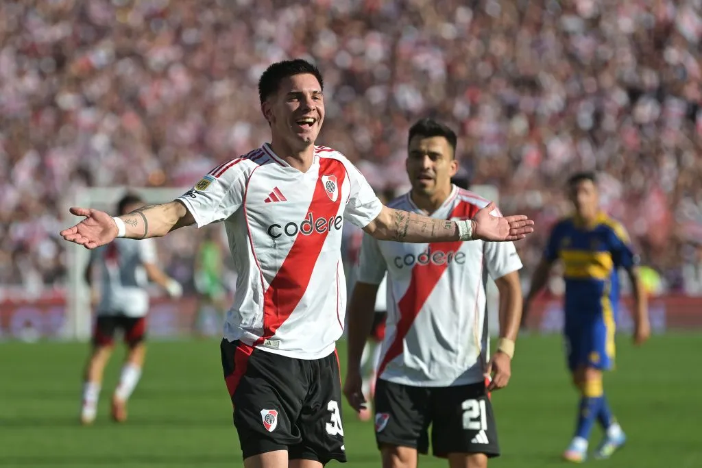 Mastantuono festeja su gol ante Boca.