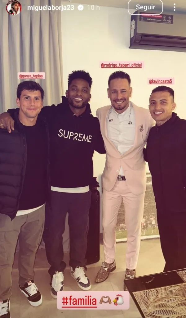 Borja junto a Tapia, Castaño y el cantante Rodrigo Tapari, un cercano a él.