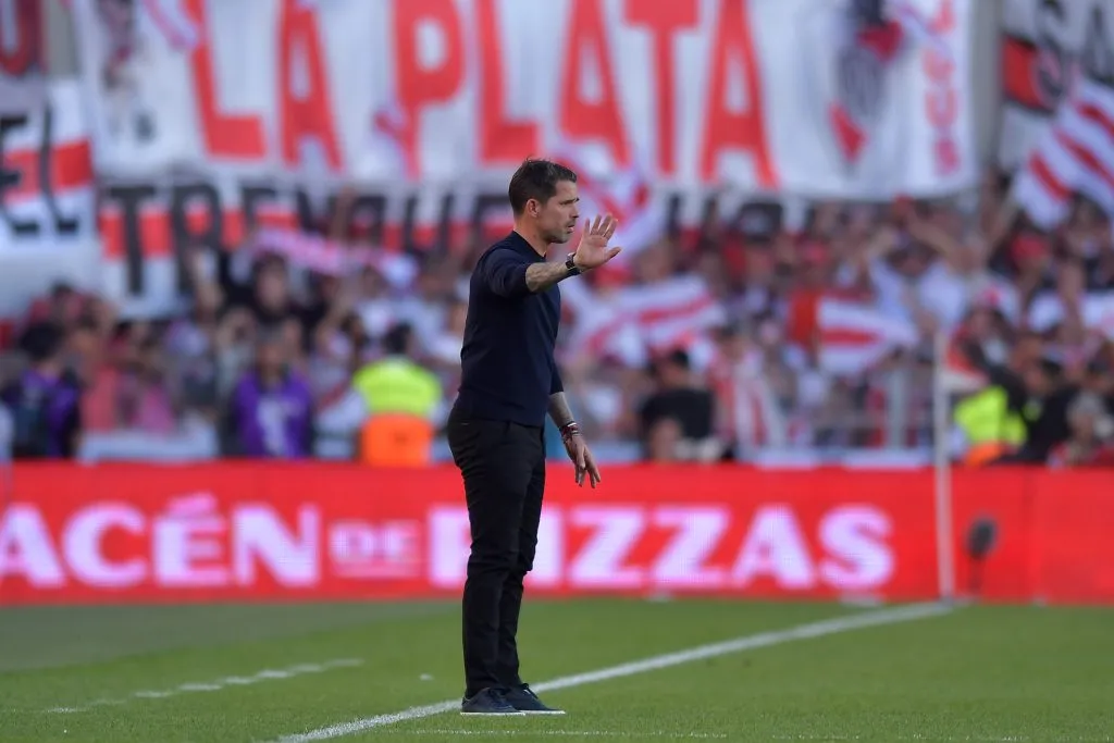 Gago y una nueva derrota en el Monumental. (Getty)