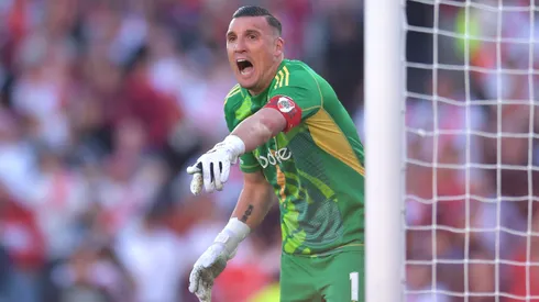 Armani juega sus últimos años.