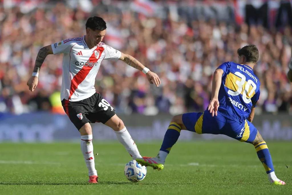 Mastantuono encarando, como toda la tarde.