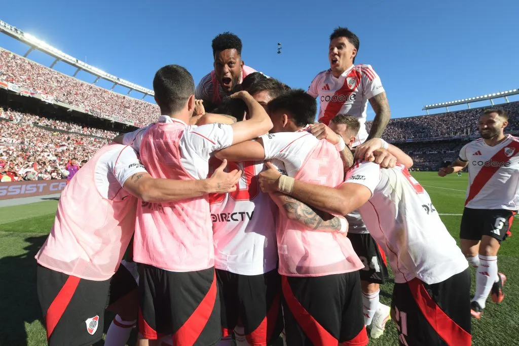 Festejo desaforado de River tras el gol.