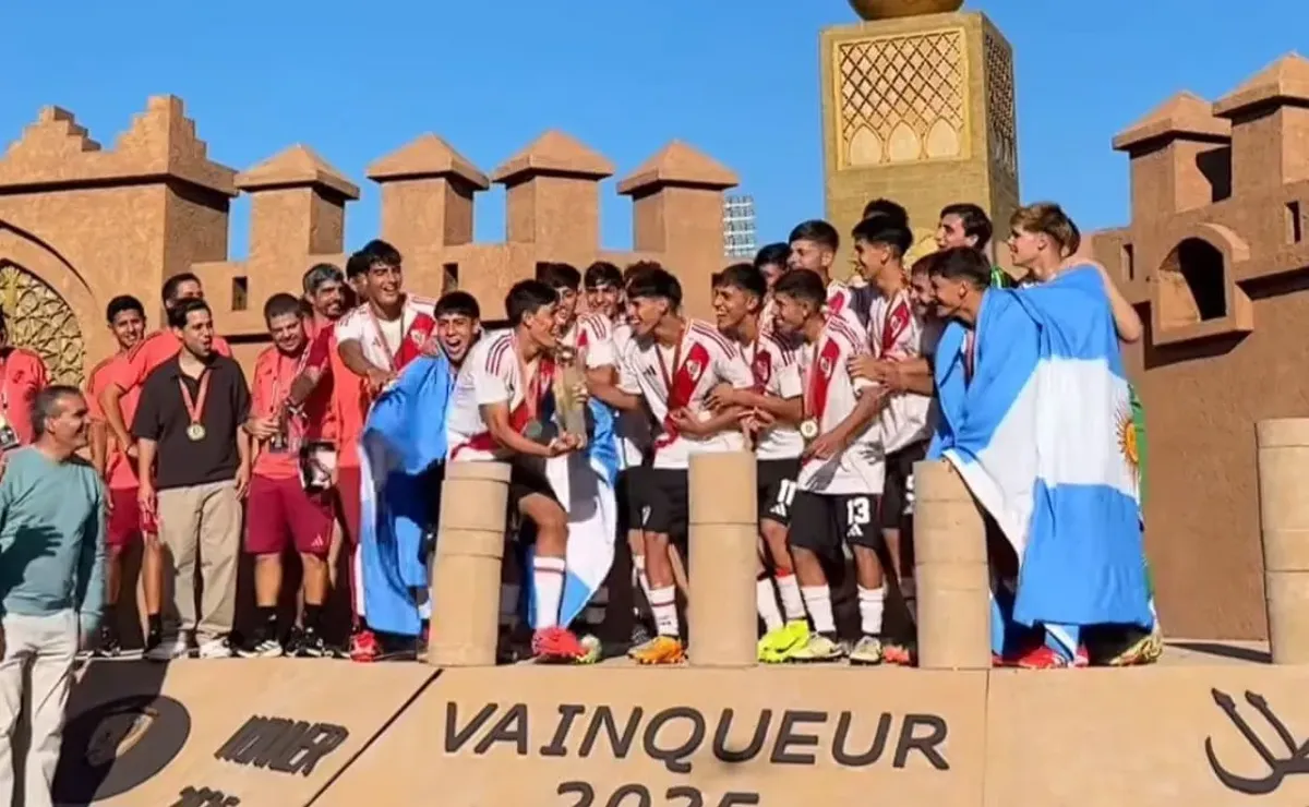Los pibes de River campeones en Marruecos.
