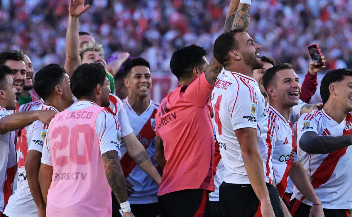Seis jugadores compartieron la celebración.