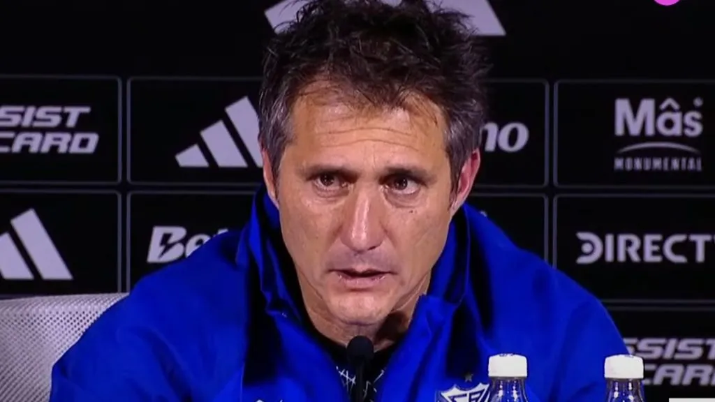 El DT de Vélez fue el foco de los memes y las gastadas de los hinchas de River.