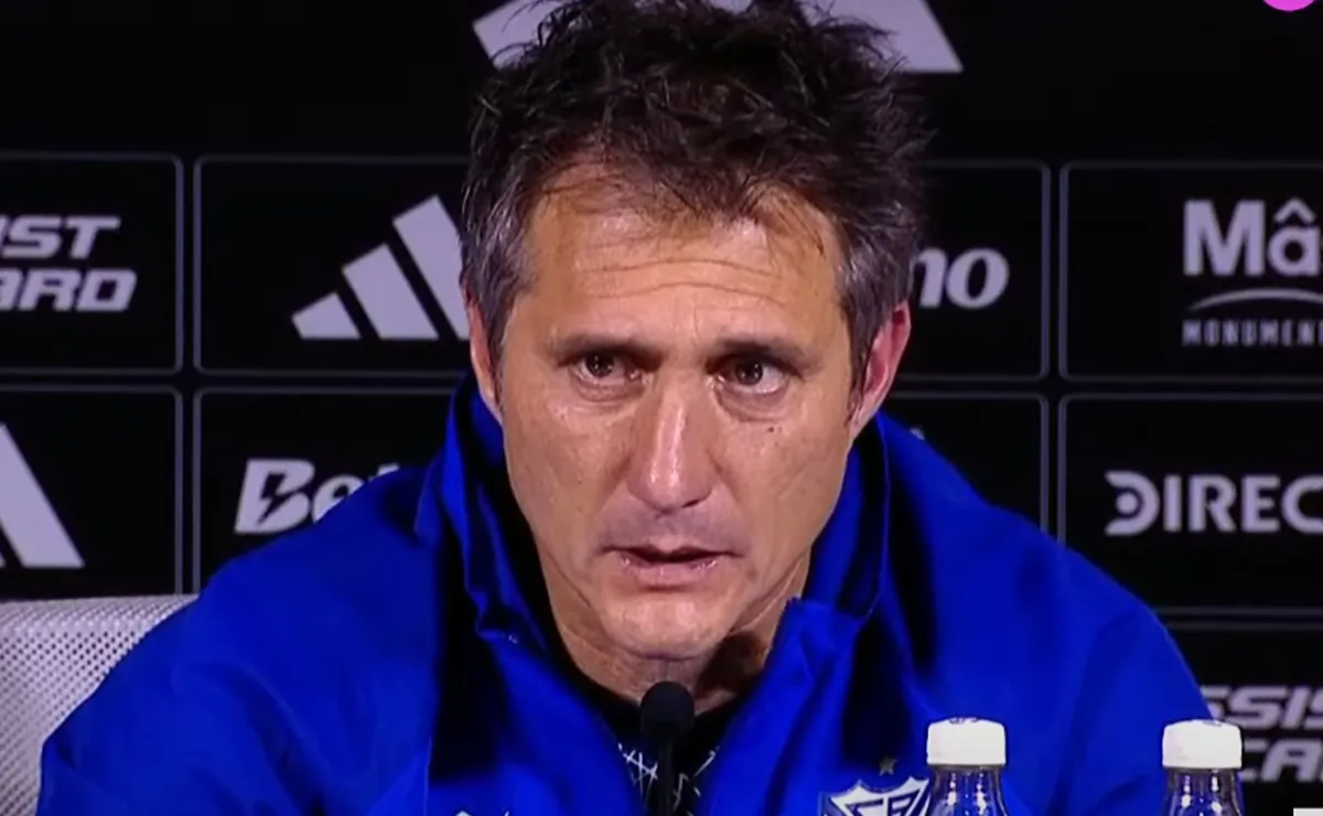 El DT de Vélez fue el foco de los memes y las gastadas de los hinchas de River.